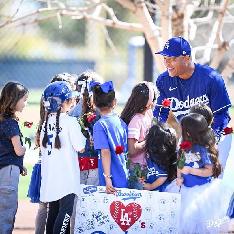 Los Angeles Dodgersさんのインスタグラム写真 - (Los Angeles DodgersInstagram)「Will you be our Valentine? 🌹 ⁣ ⁣ Throwback to last year’s Valentine’s Day at @camelbackranch.」2月15日 2時59分 - dodgers