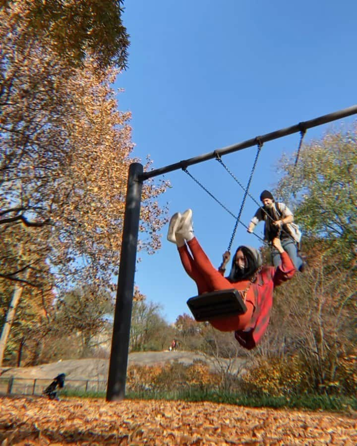 エイミー・ファムのインスタグラム：「happy luv day! thank u for everything u do from taking me to central park to jump off kid swings to putting up with my emotional mood swings ♡ #weregointothemoon @rudyrudyrudyrockineverywhere」