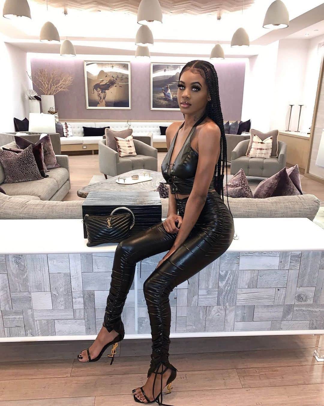 SHEINのインスタグラム：「Sitting pretty 🔥  @brickksss_  Shop Item #: 1771755  #SHEINgals #SHEINstyle #SHEINSS21 #slayqueen」