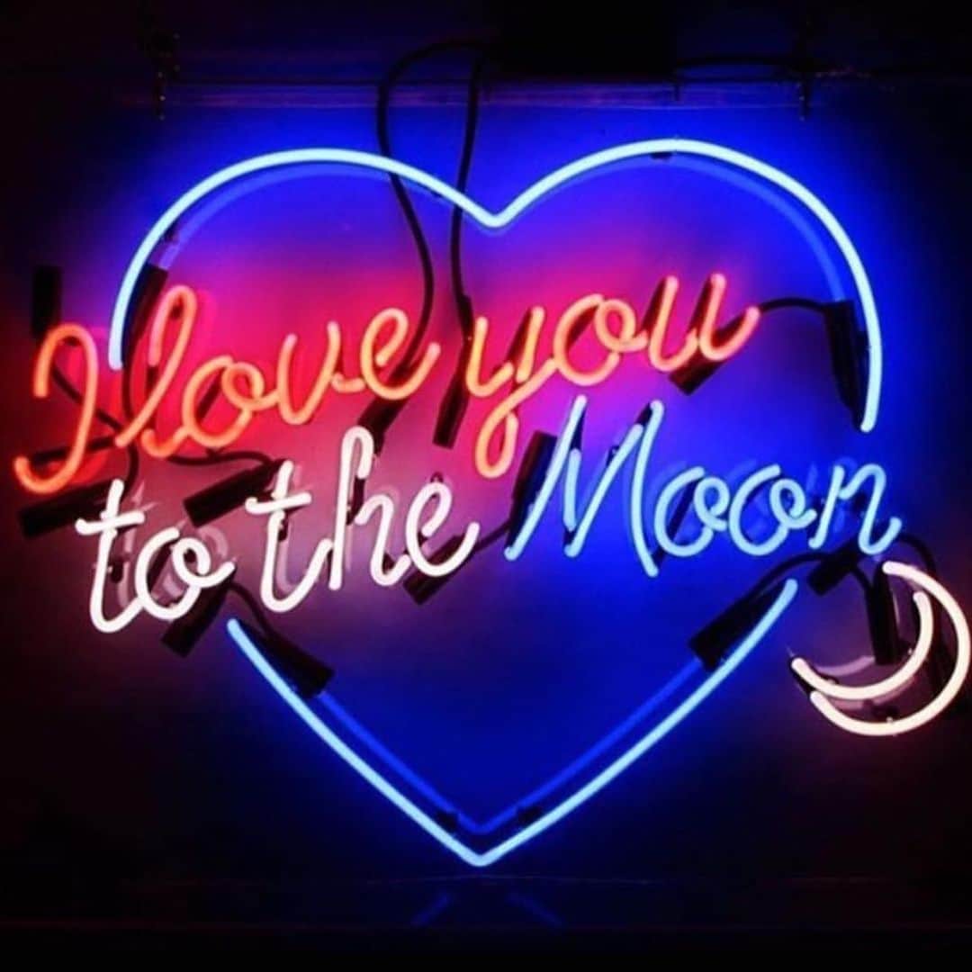 のインスタグラム：「💕 Happy #Valentines & #GalentinesDay 💕」