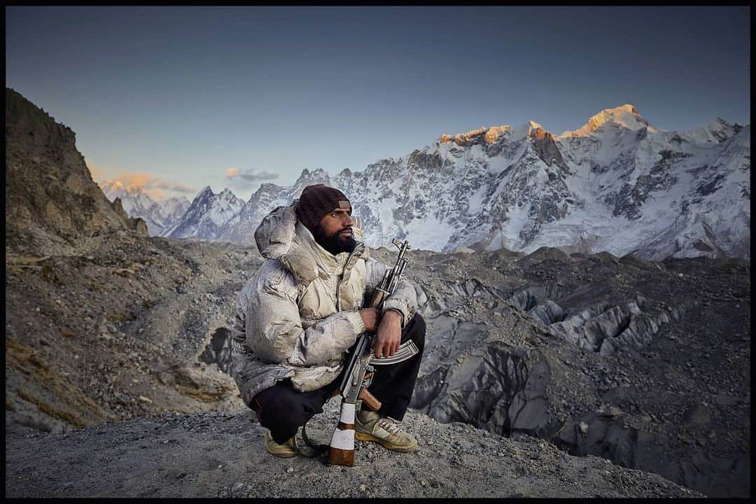 Cory Richardsのインスタグラム：「Alpenglow recedes from the upper fringes of the Karakoram as the gaurded glaciers fall into shadow and night. Shot #onassignment for @natgeo w @freddiewilkinson covering the highest battlefield in the world and the decades-old Siachen conflict on the border of Pakistan and India. Look for @natgeo March issue for the full story.」