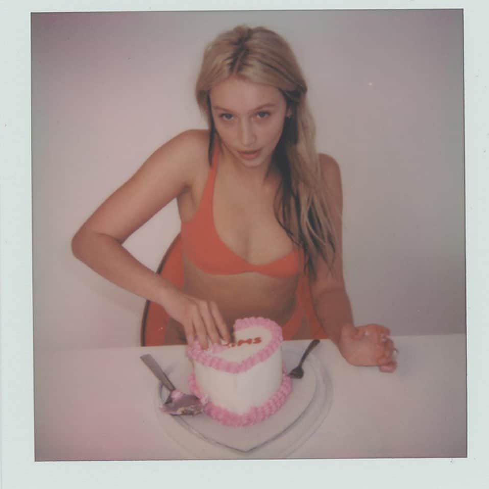 ケイリン・ルッソのインスタグラム：「Happy Valentine’s Day 💖」