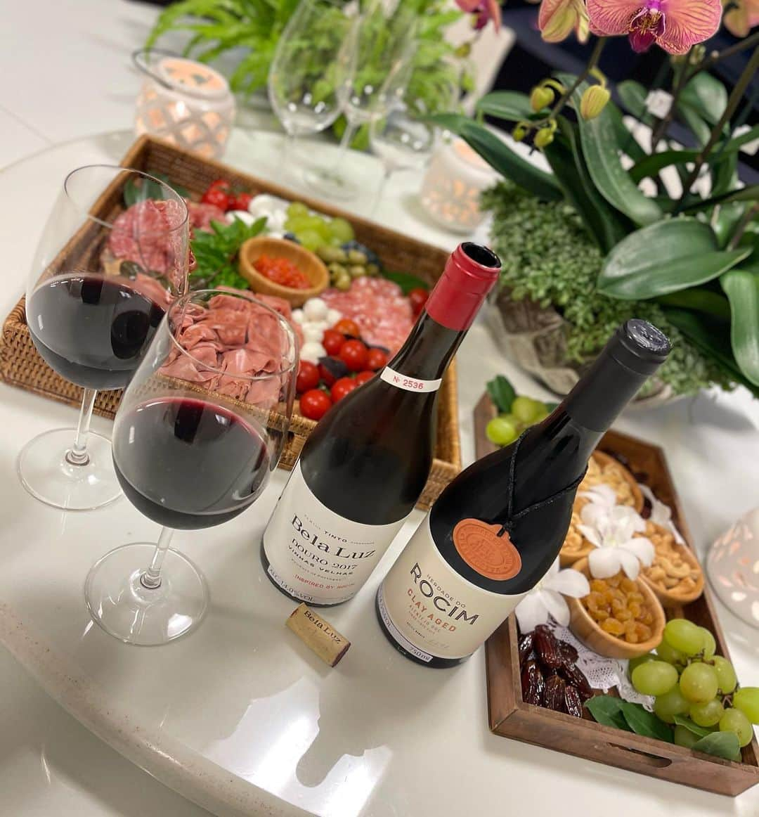 Ana Hickmannさんのインスタグラム写真 - (Ana HickmannInstagram)「Feliz aniversário meu amor!!! Comemoração maravilhosa aqui em casa!!! Muito obrigada a @worldwine pelas sugestões de vinhos para este final de semana tão especial.」2月15日 3時28分 - ahickmann