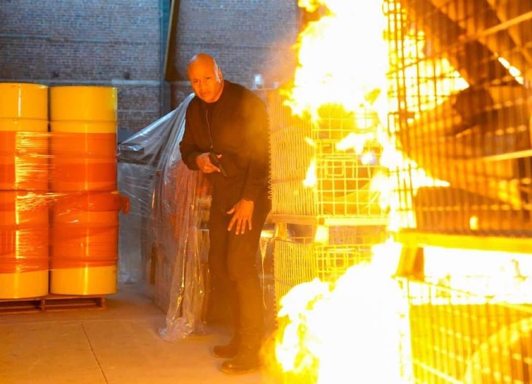 NCIS:LA 〜極秘潜入捜査班のインスタグラム：「We've missed you, #NCISLA fam, and we've got a 🔥fire🔥 new episode on deck TONIGHT at our new time, 9/8c. Come through.」