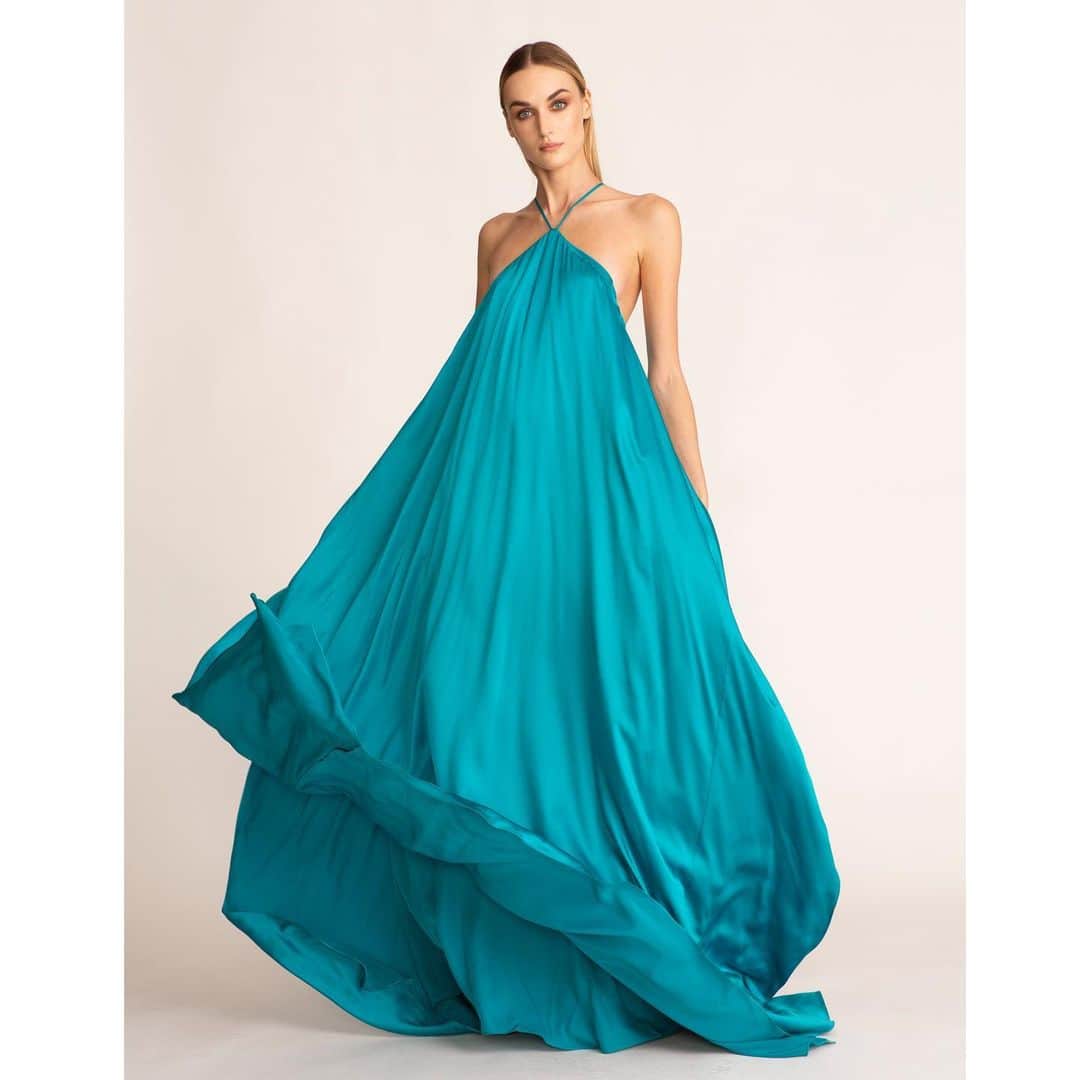ホルストンのインスタグラム：「How Halston does Valentine’s Day... Halston Spring/Summer 2021」