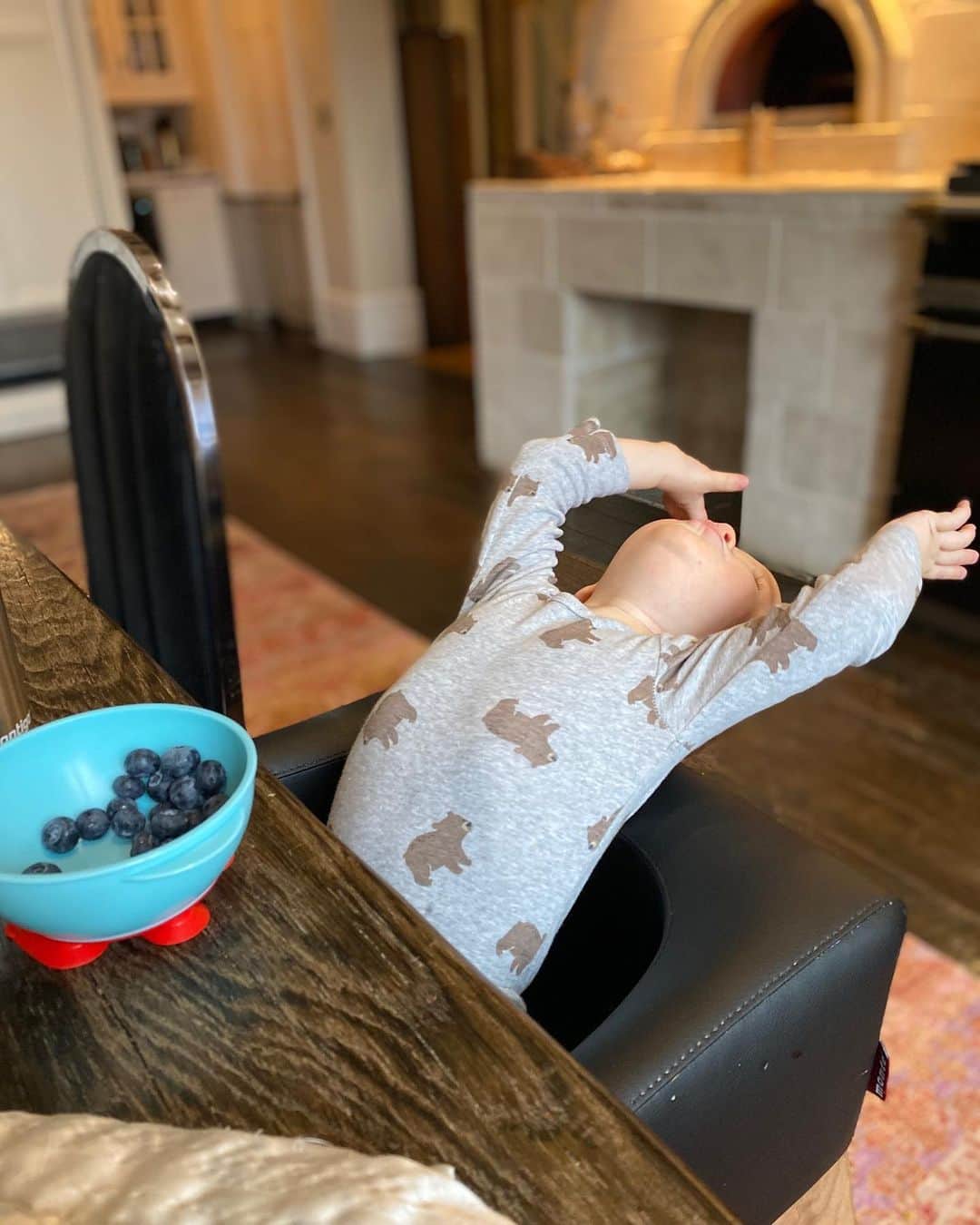 ジョニー・ガレッキのインスタグラム：「Blueberries. Mind blown.」
