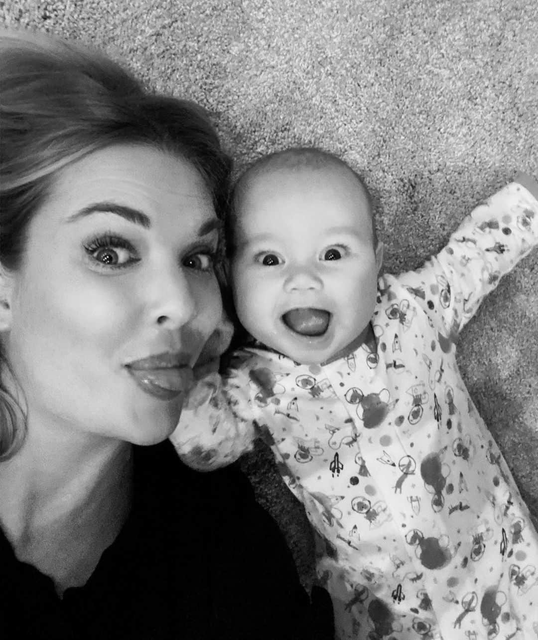 ジョーディ・スミスのインスタグラム：「Happy Valentine’s Day to my wife @lyndall_m_smith love you more everyday. Thanks for being the best mother Ziggy could ask for.」