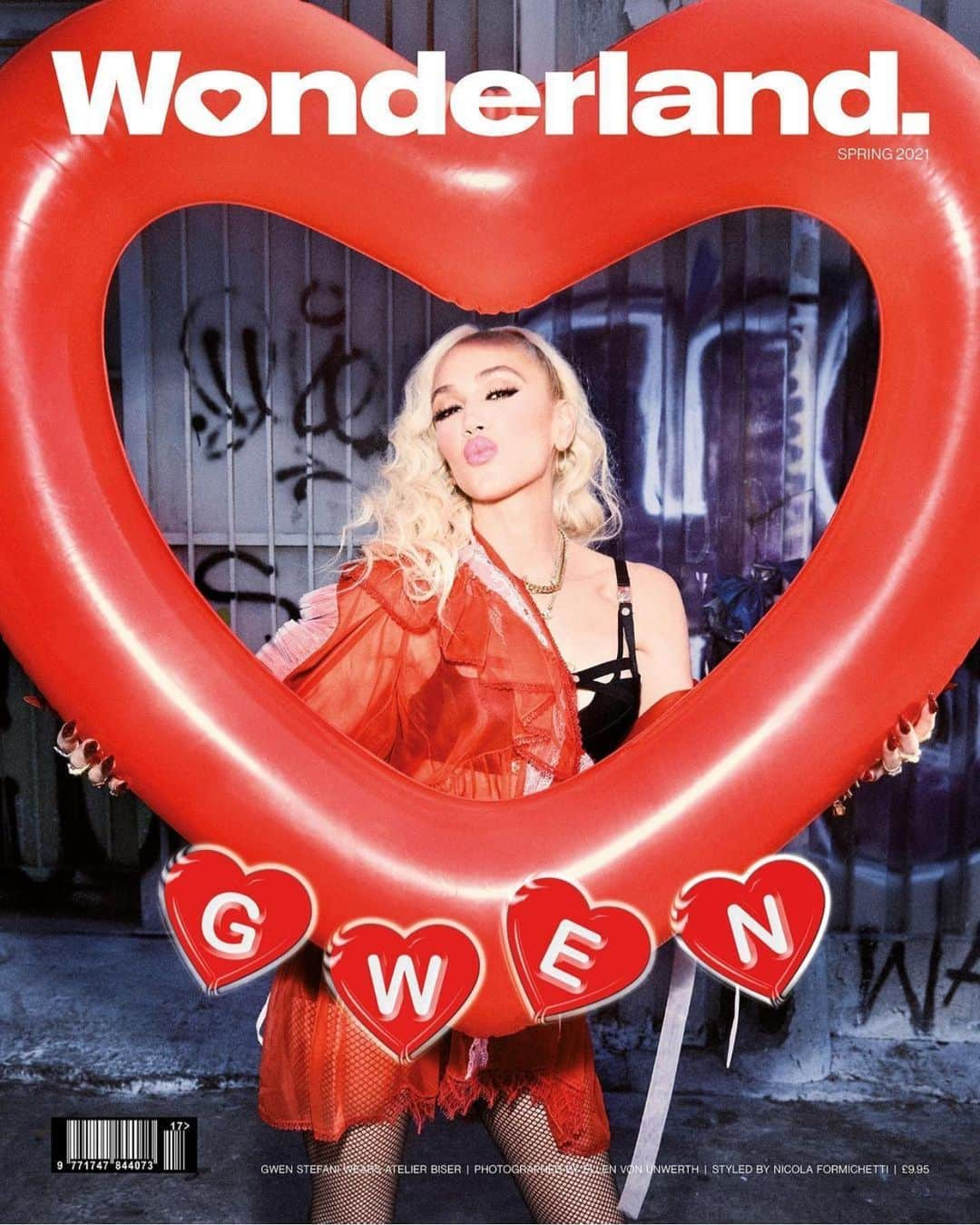 エレン・ヴォン・アンワースさんのインスタグラム写真 - (エレン・ヴォン・アンワースInstagram)「Happy Valentin’s Day❤️❤️❤️ from @gwenstefani ,me and the @wonderland team🌸 Fashion dir. @nicolaformichetti @hair @officialdanilohair💄@maryphillips nails @nailsbycarolyn_  Set design @evan_jourden ent dir @ericacornwall editorial dir @huwgwyther designer @oliviawoodgate post prod @aurore_de_bettignies coordination @clararea 🙏🏻 @fullstopmgmt @wonderland @2bmanagement 📸 #evu」2月15日 3時37分 - ellenvonunwerth