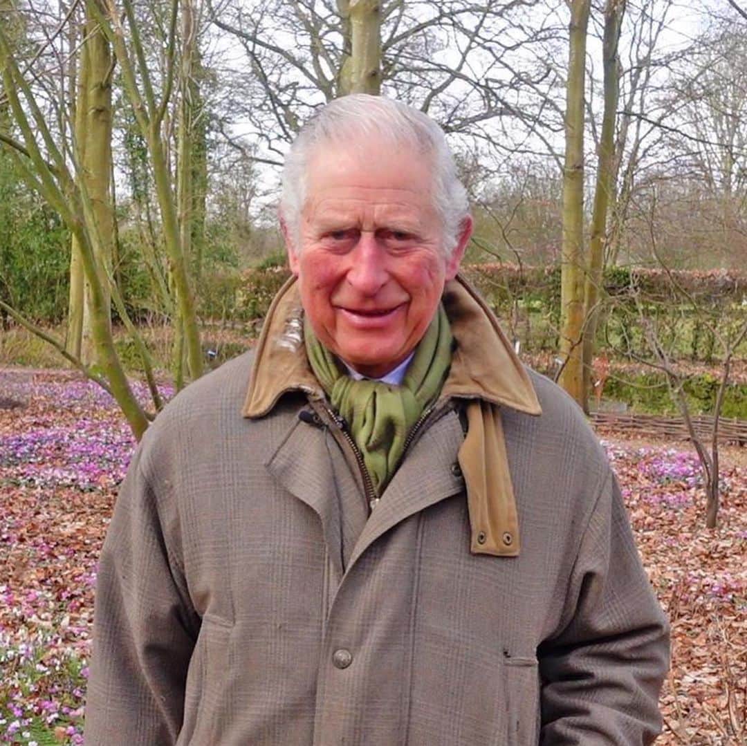 ロイヤル・ファミリーのインスタグラム：「Tomorrow marks the start of half term for many in the UK, and to help beat lockdown boredom The Prince of Wales is encouraging families to safely take a closer look at nature, whether you live in a town, city or countryside.   From Monday 15th - Saturday 20th February, daily nature tasks will be set via @ClarenceHouse, in connection with some of the charities that The Prince of Wales is involved with. The tasks are designed to be easily completed under the current lockdown guidelines in the UK.  Share your discoveries and creations by using the hashtag #PoWNatureChallenge.   See more, including a list of some simple equipment you might like to have ready, on @clarencehouse.」