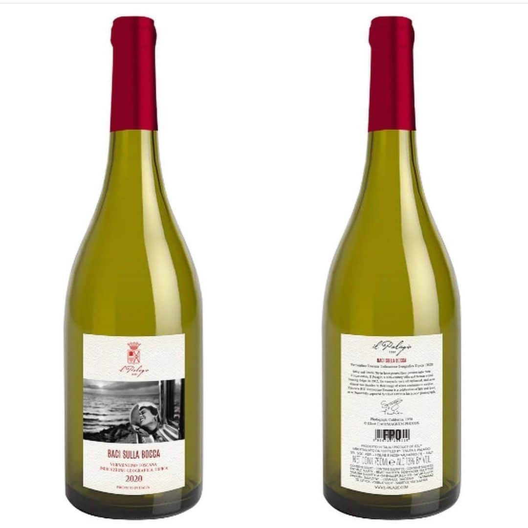 スティングさんのインスタグラム写真 - (スティングInstagram)「#Repost @trudiestyler ・・・ A Valentine's Day Surprise! @theofficialsting and I are pleased to announce that our newest wine, Baci sulla Bocca, a 2020 vintage IGT Vermentino, will be launched in March. This special edition wine produced by our renowned winemaker, Riccardo Cotarella, will be available in limited quantities at the Tenuta Il Palagio Farm Shop in Figline e Incisa Valdarno.  This 2020 vintage IGT Vermentino is a spectacular wine, with aromas of peach and blossom and a lingering flavour of stone fruits and jasmine. At a time when we’re all missing spontaneous human contact, a sip of Baci sulla Bocca awakens the senses like a warm summer kiss.  Bottle featuring the stunning photograph by @elliotterwitt "A California Kiss"」2月15日 3時35分 - theofficialsting