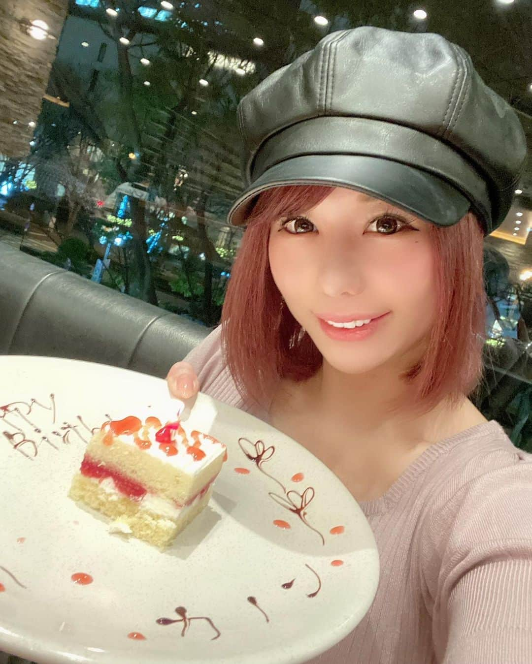 森カノンさんのインスタグラム写真 - (森カノンInstagram)「🎂 いっぱい食べていっぱい笑った しあわせな1日だったなぁ💖💖💖」2月15日 3時46分 - mkanon211