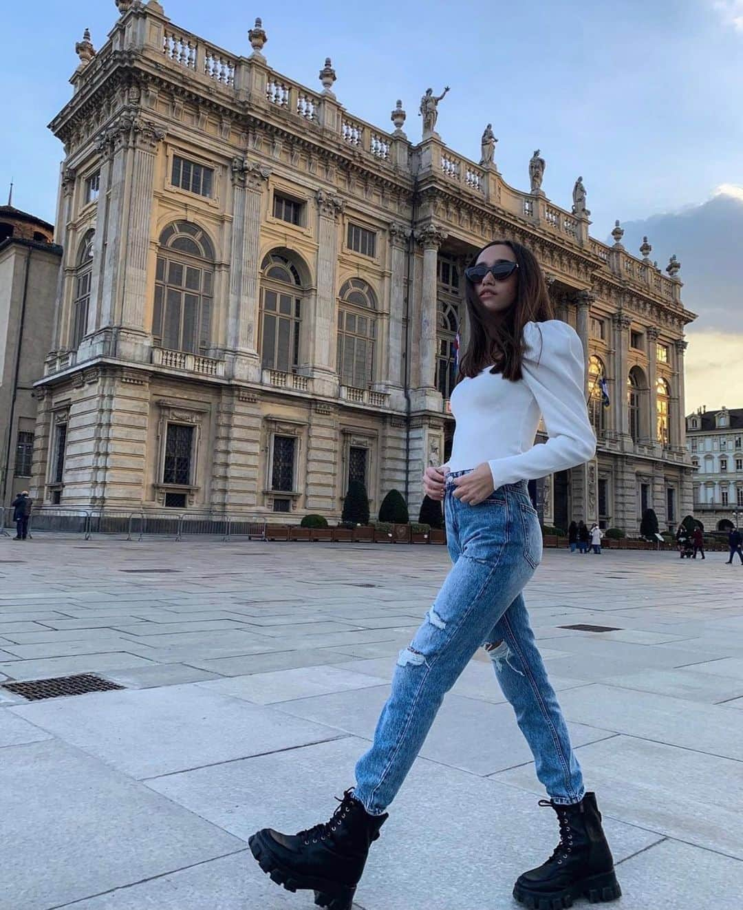 TALLY WEiJLさんのインスタグラム写真 - (TALLY WEiJLInstagram)「Bae @renna.carlotta_  is looking 🔥🔥🔥in our High Waist Mom Jeans (🔎: SPADEALEXA). Explore our full Denim selection on www.tally-weijl.com now!」2月15日 3時41分 - tally_weijl