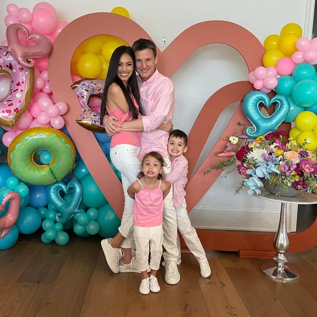 ロブ・ディアデックのインスタグラム：「For a family that loves love, Valentines Day is a full blown holiday... ”🎶 it’s a celebration,a celebration... of love 🎶”」