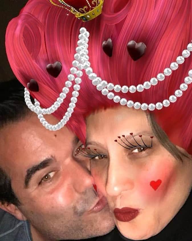 ミッシェルジョナスのインスタグラム：「Throwback to Valentine’s Day in 2018. 💋 Happy Valentine’s Day everyone. 🙏🏼 Love your life and love those in your life. #ValentinesDay ♥️❌⭕️‼️🍭🍒www.mijobymichellejonas.com #michellejonasdesigns #michellejonastravelwear  • • •  #SupportSmallBusiness #BeachLiving #TieDye」