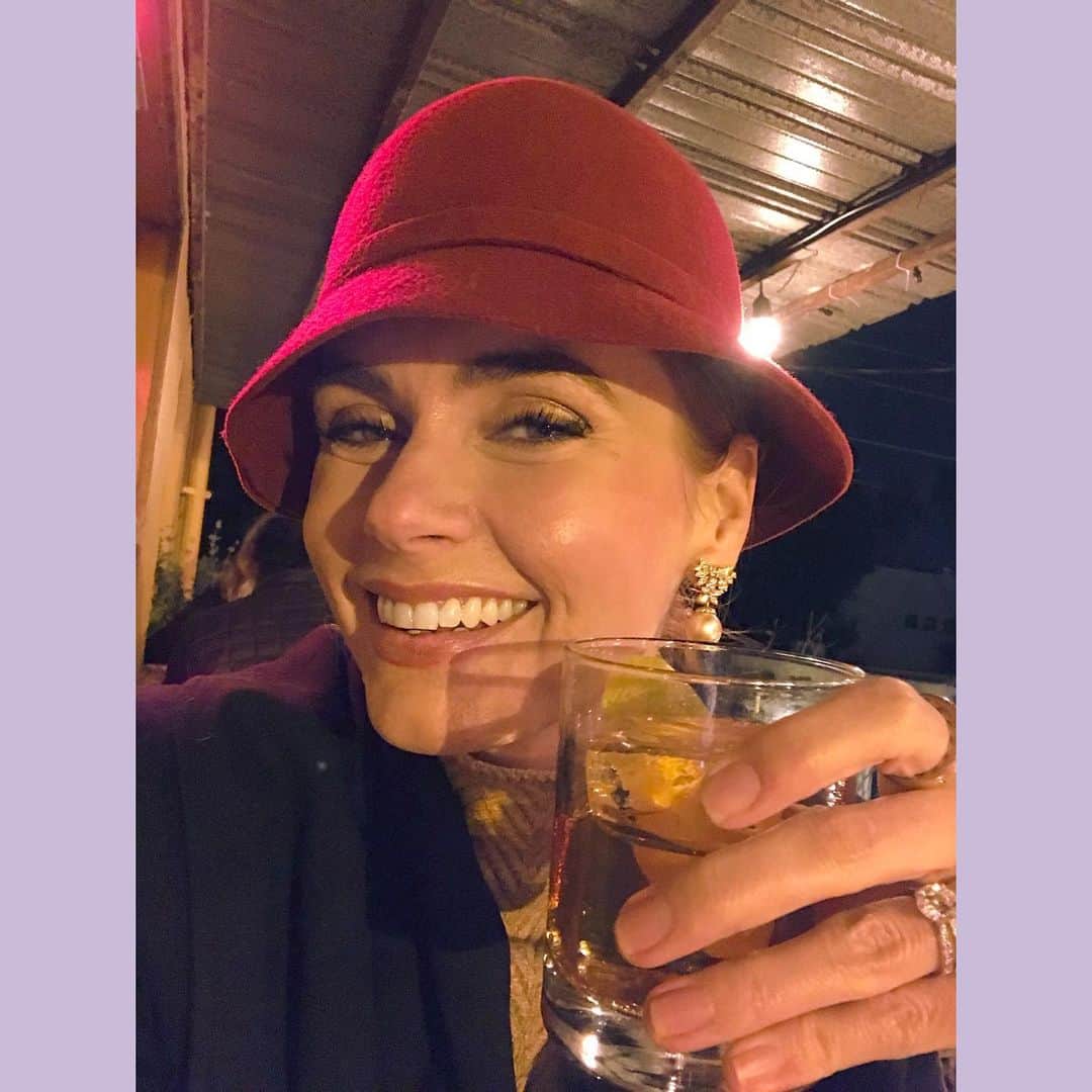 のインスタグラム：「Cheers and Happy Valentines Day!  Last night we indulged at Mozza, sipped Manhattans and savored incredible Italian cuisine. If you haven’t seen the Netflix Chef Table on Nancy Silverton who founded Mozza please watch before you dine there. You’ll love it all even more.  Even when sitting outside with the wind blowing it was a magical night and we were beyond grateful to get out and be normal-ish during these wonky times.  Sending everyone much love. ♥️  Stay safe and sane and I hope you are all celebrated and loved by those nearest and dearest to you. 💜」
