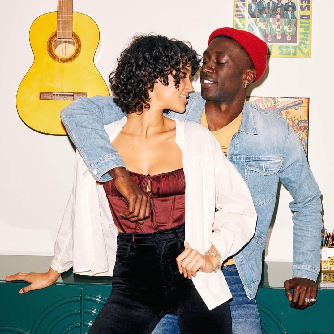 motherdenimのインスタグラム：「FOR THE LOVE OF IT ❤️ Head to our IG stories to follow along as three our favorite couples share their love stories.」