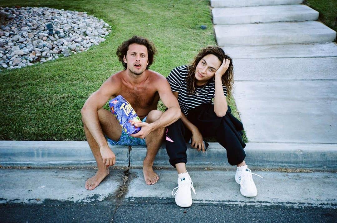 のインスタグラム：「Thanks for liking me second best to Takis and for that one time you showed up to my house in a full suit because I made lamb. Happy Valentine’s Day FREAK 🖤」
