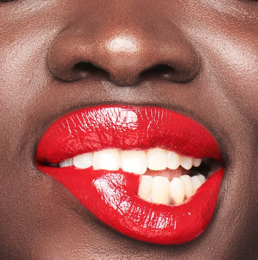 Revlonのインスタグラム：「Who do you love? 💋 #LeaveThemOnRed  Shown: Classic Fire & Ice color, NEW #ColorStay Satin Ink formula」