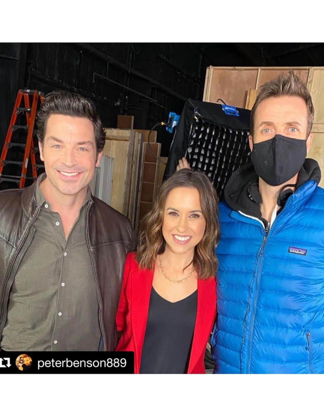 レイシー・シャベールさんのインスタグラム写真 - (レイシー・シャベールInstagram)「Happy Valentines Day! Cheers to a new Crossword Mysteries premiering tonight! Check it out at 8/7c on @hallmarkmovie So fortunate to have worked alongside so many wonderful people.  My love to you all!」2月15日 3時58分 - thereallacey