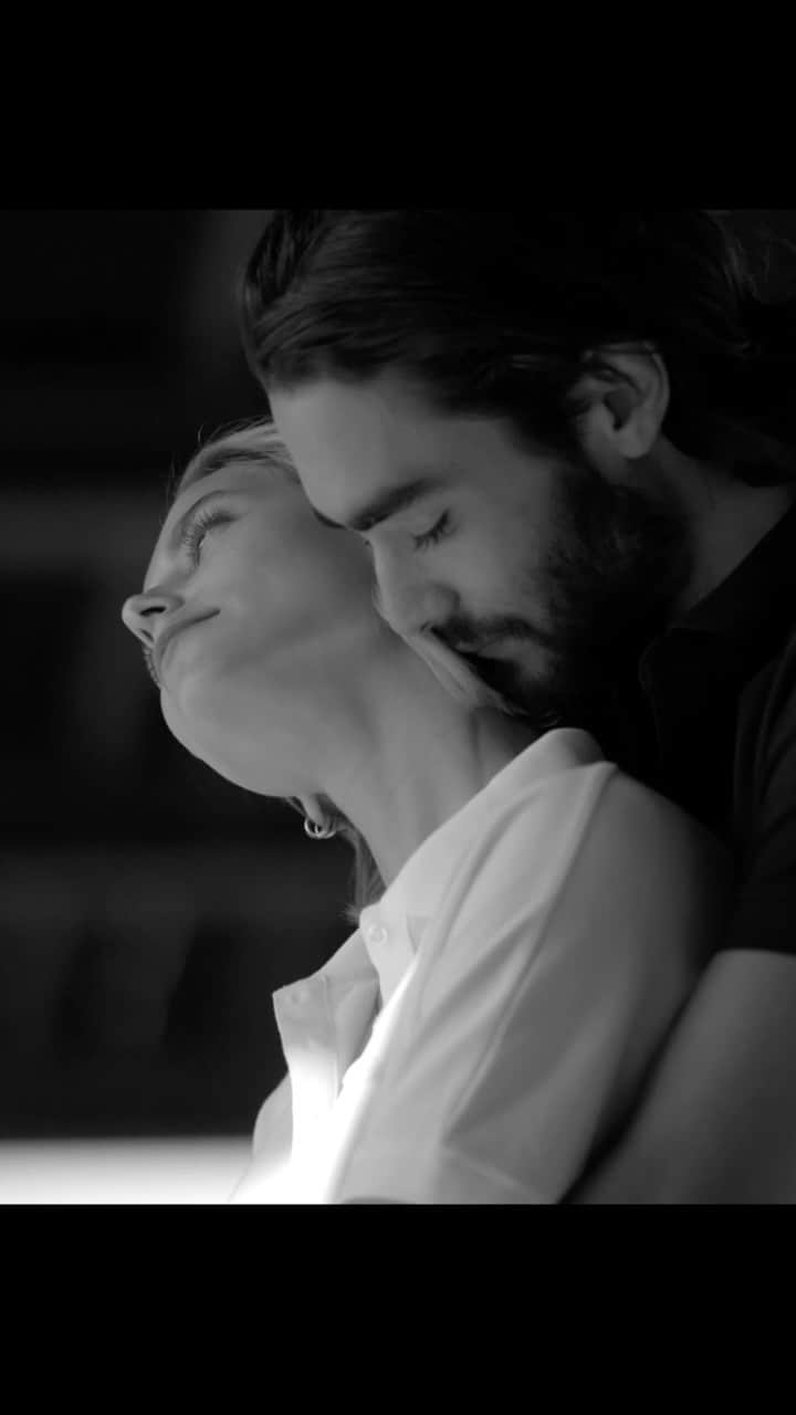 NICOLAS SIMOESのインスタグラム：「Today is just an excuse to celebrate what we should celebrate everyday, love 🖤」
