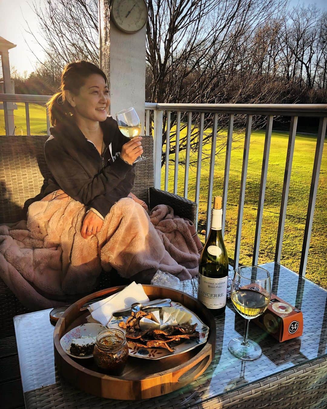 ジェレミー・アボットのインスタグラム：「Wishing a happy birthday to this incredible human! She’s gone from being a coach to a friend and mentor, and someone I consider family. 11 months ago when the world shut down and I had nowhere else to go you opened your doors and took me in. From the bottom of my heart I can’t thank you enough for those four months of cooking, dancing, coloring, rollerblading, laughter, and trashy television! Happy birthday Love you mean it!」
