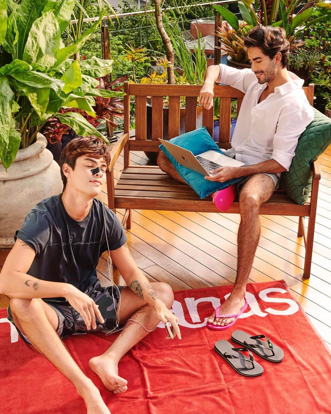 Havaianas Europeのインスタグラム：「Celebrate your significant other with Havaianas. Love is perfectly imperfect ❤️ #valentinesday」