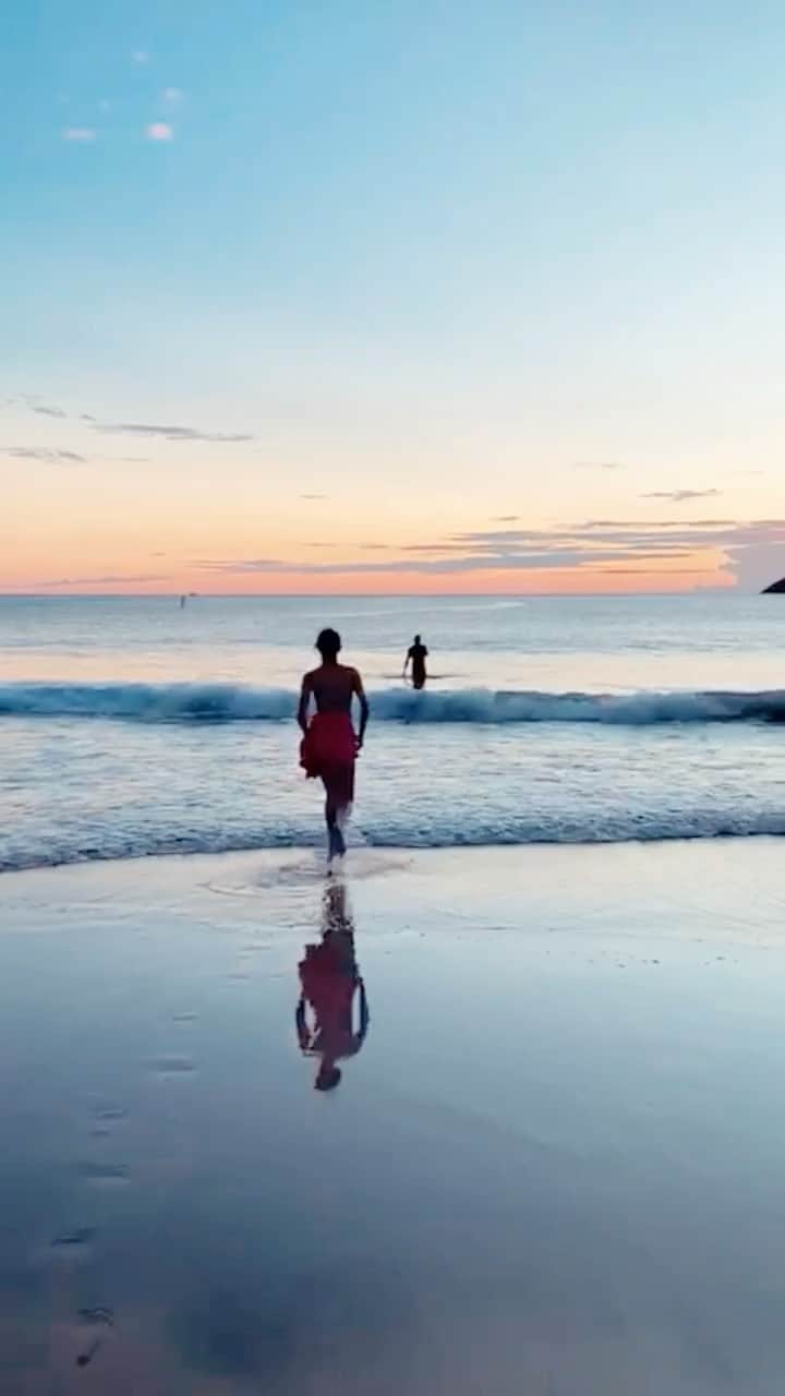 ルマ・グローテのインスタグラム：「Happy Valentine’s Day to my beautiful man!  we showed to each other that love is kind, love is easy, love is peaceful like a sunny Sunday on a beach. @marcosmellocavallaria 💋 te amo!」