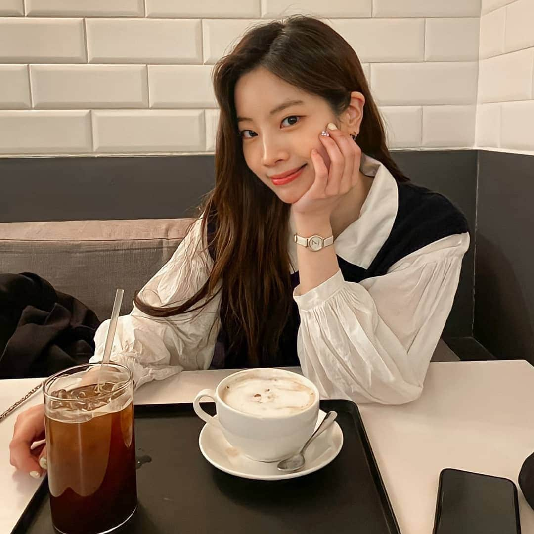 ダヒョンさんのインスタグラム写真 - (ダヒョンInstagram)「POV: Dahyun as your Valentine's date 🤍🤍🤍」2月15日 4時30分 - dahyun.news