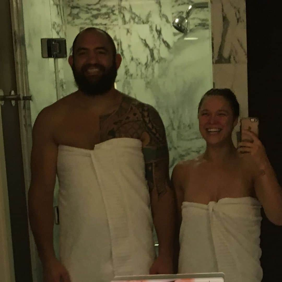 ロンダ・ラウジーさんのインスタグラム写真 - (ロンダ・ラウジーInstagram)「Happy Valentines Day @travisbrownemma you sexy funny smart loving manly family man! Holy shit I lucked out bigtime! Thank you for loving me without fail pause or hesitation every single day! And thank you for the @molokaihotbreadoahu strawberries and cream bread cornflake French toast with fresh cut strawberries and whipped cream you made me this morning 😍🤤 And the flowers ... and the love letter 🥰 and the 15 other loaves of my favorite flavors of hotbread 😍 and for generally just feeding me and telling me I’m pretty. Before you I thought what we have was some kind of unrealistic fantasy,  I’m so glad you proved me wrong. You’re the man of my dreams and I feel like I’m living a dream life with you every day. Happy Valentines Day, My Love Of My Life 😘❤️ My Sun and Stars! My Heart Soul and Everything! Moon of my Life! My Everything and More! Best Fucking Husband EVER!!! P.S. I Love Your Butt 😍 P.P.S. STILL BEST FRIENDS!!」2月15日 4時35分 - rondarousey