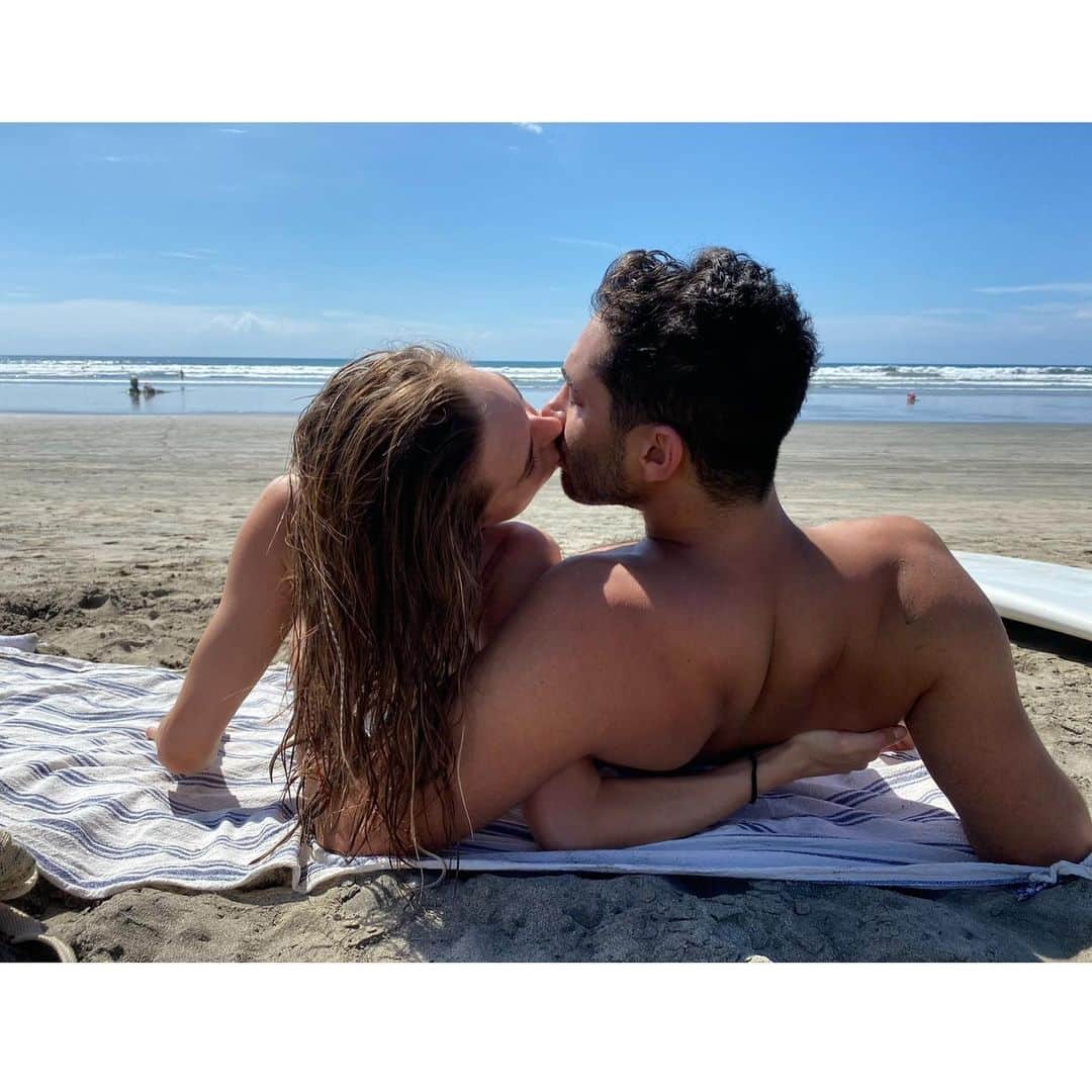 Lana Zakocelaのインスタグラム：「Happy valentines my love! So much love , laughter and adventures! Valentine’s Day every day! @aritorbati ❤️❤️❤️」