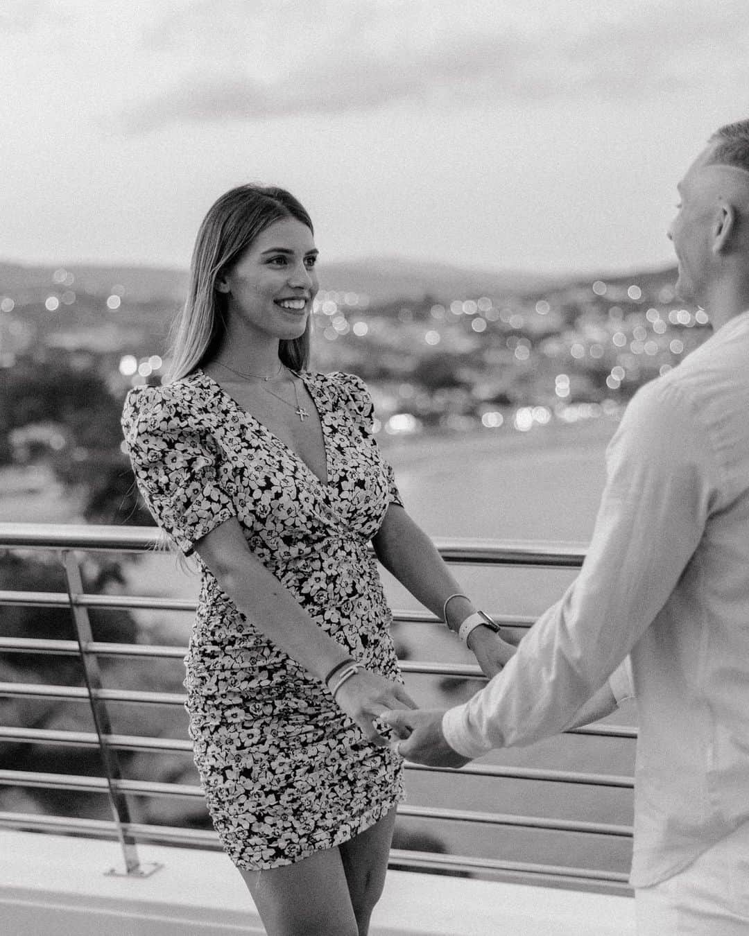 ジェラール・デウロフェウのインスタグラム：「Feliz día mi amor , amo tu sonrisa 💜」