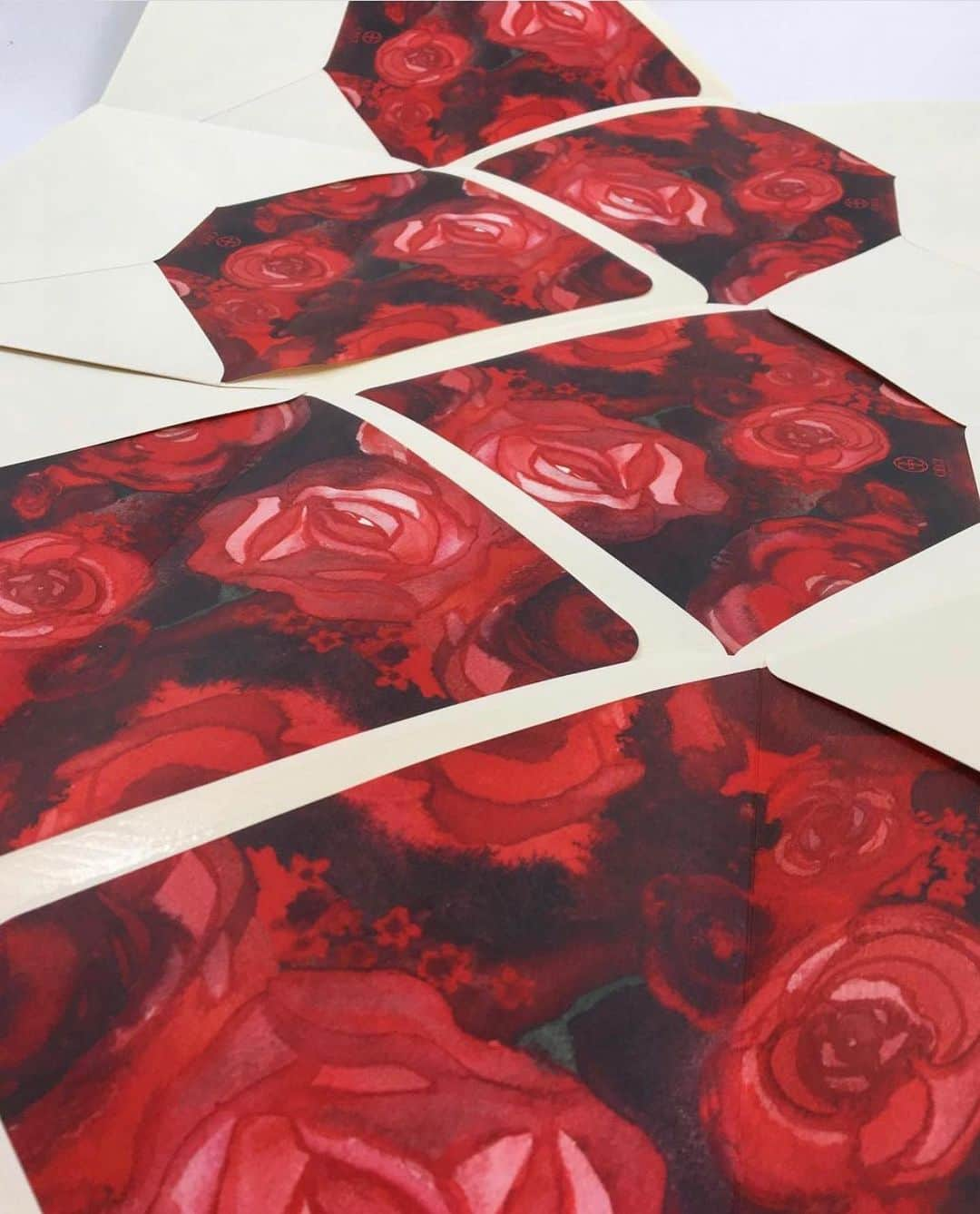 Ceci Johnsonさんのインスタグラム写真 - (Ceci JohnsonInstagram)「Red roses are for lovers. 🌹 A look at a commissioned watercolor hand painted by @cecijohnson Swipe to see how the final art came out. ❤️ #cecinewyork #beautifyyourworld #valentinesday #love #art #creativity #createart #watercolor #createeveryday #redroses #roses #handpaintedroses #artist #watercolorart #watercolorartist #watercolorroses」2月15日 4時46分 - cecinewyork