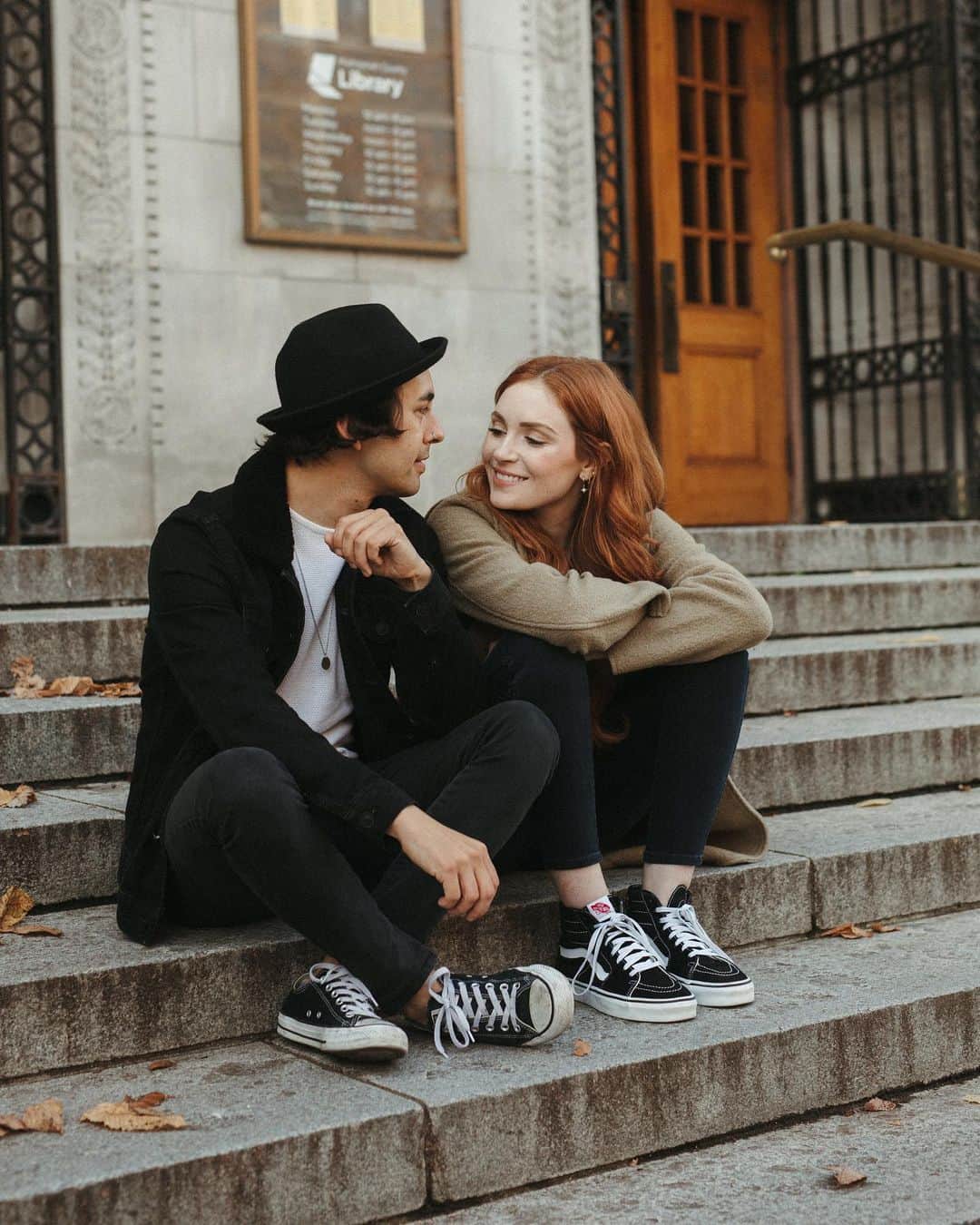ヴィック・フエンテスのインスタグラム：「I hope our life is your favorite romantic comedy @xomissdanielle ❤️  📸 @philchester」
