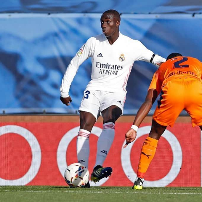 フェルランド・メンディのインスタグラム：「Well done  boys ➕3️⃣💪🏿  #HalaMadrid #RealMadrid #LaLiga #FM23」