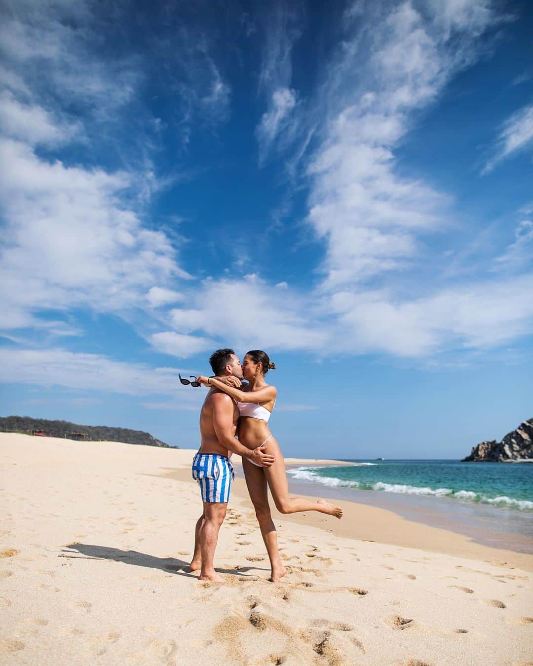Samuel Lippkeのインスタグラム：「You are my everything! Happy Valentine’s Day to the most amazing human on the planet. I love you @xenia.lippke  📷 @iralippke」
