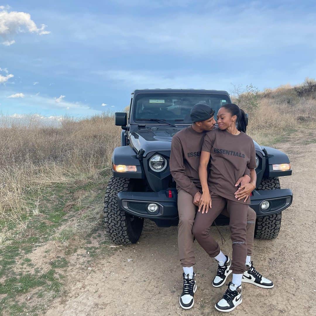 アリソン・フェリックスのインスタグラム：「In all the world, there is no heart for me like yours. In all the world, there is no love for you like mine. -Maya Angelou   #forevervalentine」