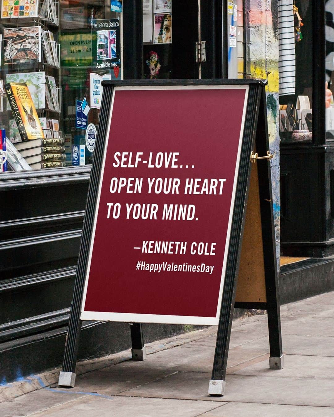 ケネスコールのインスタグラム：「It’s a sign… This #ValentinesDay, swipe right for you for once, and choose #SelfLove #BeKindToYourMind #MentalHealthMatters #MentalHealthCoalition」