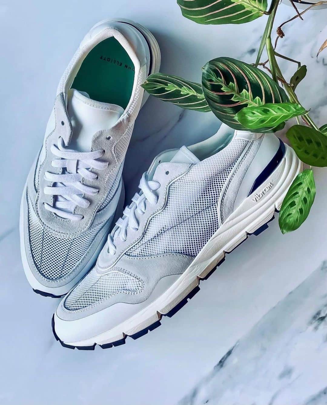 ジョン エリオットのインスタグラム：「Edition One. 🧊 Who’s looking for a pair?  📸 @quarantinekicks」