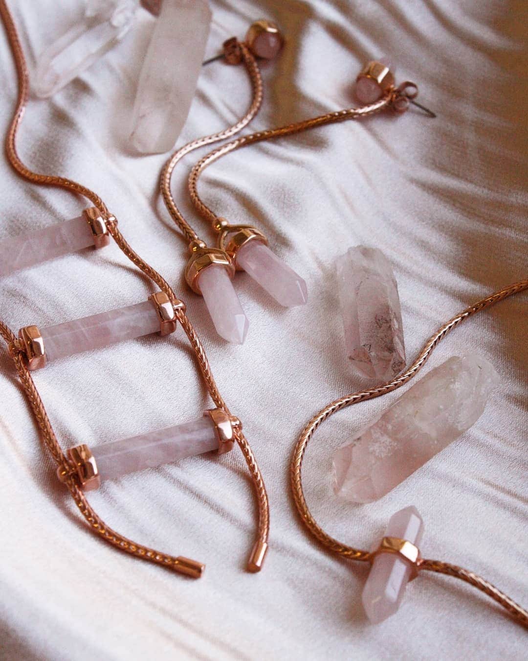 ウィンターケイトのインスタグラム：「Falling in love with Rose Quartz again and again 💞」