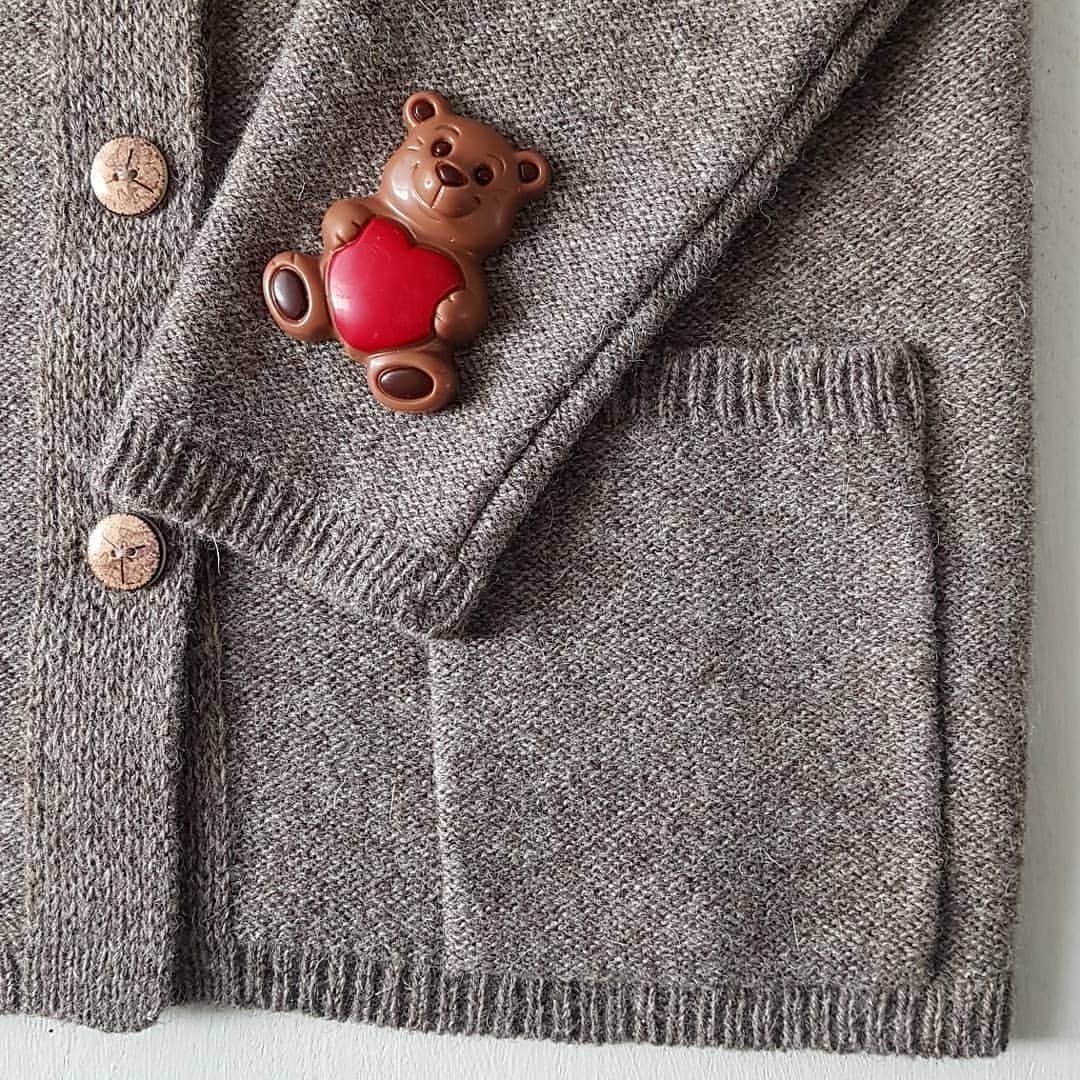 ティネスのインスタグラム：「Love is... asking 'Are you dressed warm?' ❤🐻  In this cold winter warm knit gifts are especially appreciated. We know that many of you bought or knitted mittens for your beloved ones. Share your knit gift inspo with us! 🎁😉  In the 📸: men's jacket Robin for ladies. Meaning buttons are on the left side of the jacket and narrower shoulders.  WWW.TINES.LV WORLDWIDE SHIPPING」