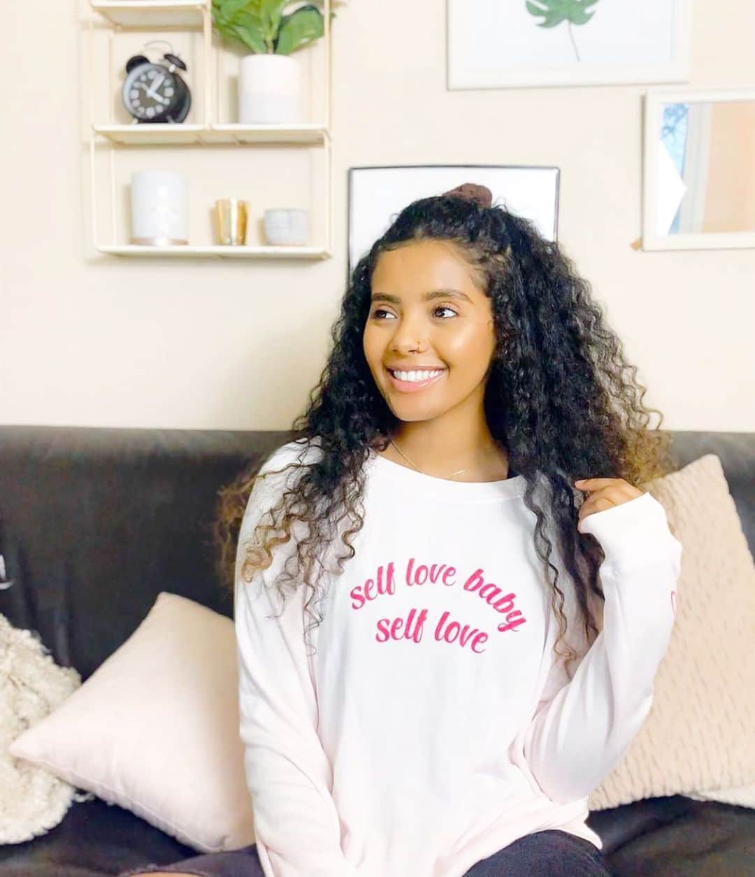 エルエーメイドのインスタグラム：「Love yourself the most today 💖 (and everyday) We are donating $15 of each self love sweatshirt to “Peace Over Violence” to prevent people from violent relationships of any kind.」