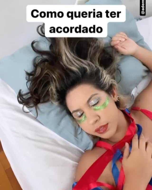 Tainá Müllerのインスタグラム：「Eeeeeu 🙋🏻‍♀️  Repost from @ademaravilha • Alguém assim? 🥺 . . . . #carnaval #humor #comedia #frevo #reels #party」