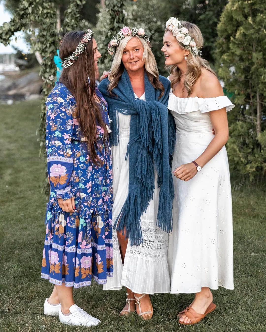 Caroline Berg Eriksenのインスタグラム：「Happy Mother’s Day ❤️ Gratulerer med morsdagen til alle mødre der ute - spesielt til min egen, som er helt fantastisk og alltid har vært det 😍 Jeg elsker deg himmelhøyt! Jeg er også så takknemlig over å få være mamma selv ❤️ For meg er det virkelig den største gaven i livet 🙏🏻❤️」