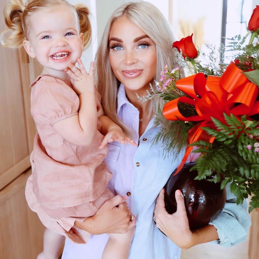 Cara Van Brocklinのインスタグラム：「My little Galentine 💗! We had to continue our little tradition...swipe to see a tiny Valentine Echo 😍」