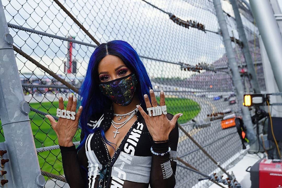 WWEさんのインスタグラム写真 - (WWEInstagram)「It was #BossTime at @nascar as @sashabankswwe was the honorary starter for the 63rd running of the #Daytona500!」2月15日 5時41分 - wwe