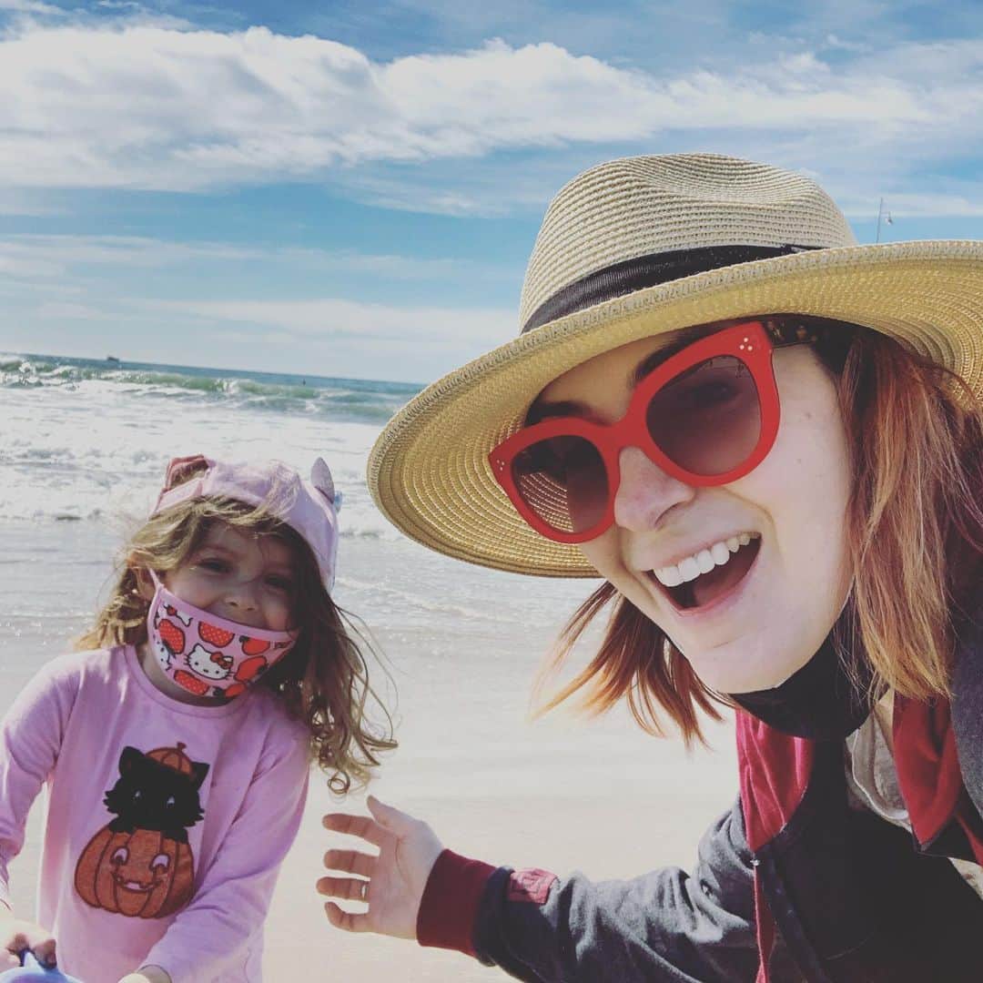 フェリシア・デイのインスタグラム：「Happy Valentine’s Day! Hope you’re with someone you love. I am!」