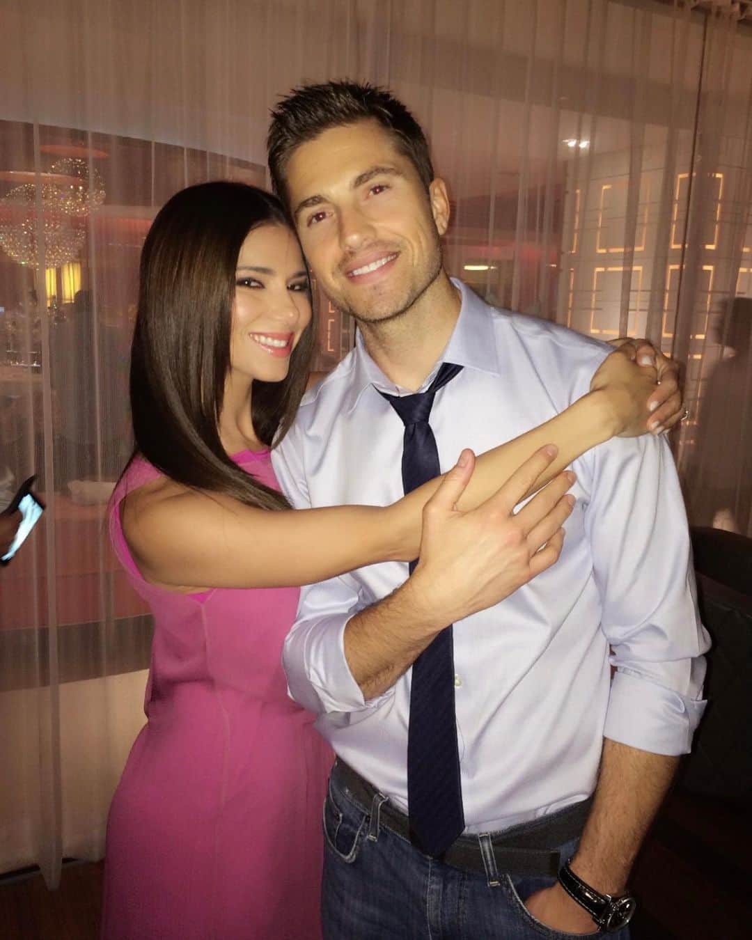 エリック・ウィンターのインスタグラム：「15 Valentines and counting... thank you for stickin with me all these years.. through thick and thin. my rock. Te amo mucho ❤️ #happyvalentinesday @roselyn_sanchez  E=VS」