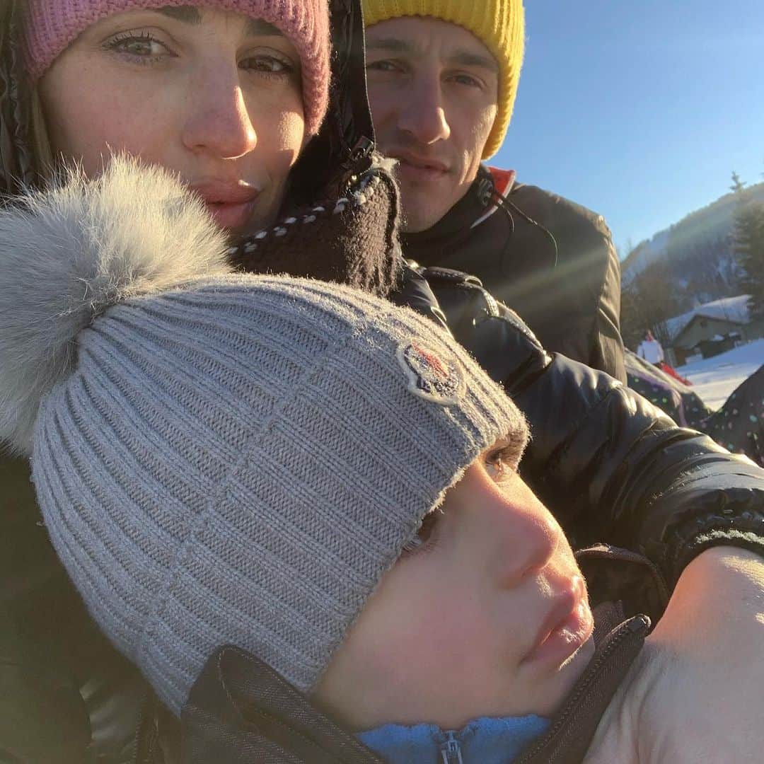 ミケーレ・カンポレーゼのインスタグラム：「Una bella giornata di Febbraio .  #SanValentino#Febbraio#familylove#Piancavallo#Friuliveneziagiulia#montagna#cold#picoftheday」