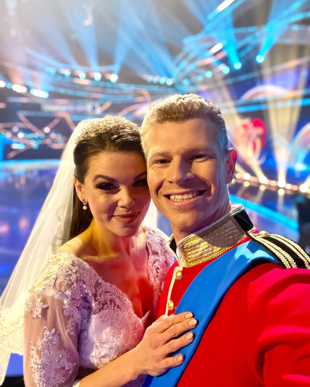 ハミッシュ・ゲイマンのインスタグラム：「What an honour to portray Prince William and Kate Middleton on ice 👑 @faye_brookes and I had so much fun with this one. I want to thank Faye for her unwavering support with my hand setback and being able to learn a new second half to our routine at the last minute ☺️  We hope you enjoyed our performance, thank you for your continued support and for voting for us ❤️  I want to also thank the incredible wardrobe department lead by @vickygilldesign , the props department for there incredible work, and the graphics team for our British theme 🇬🇧 The attention to detail is astonishing ✨  Congratulations to Prince Harry and Meghan Markle on their pregnancy 🍼   #dancingonice #teamfaymish #royalfamily」