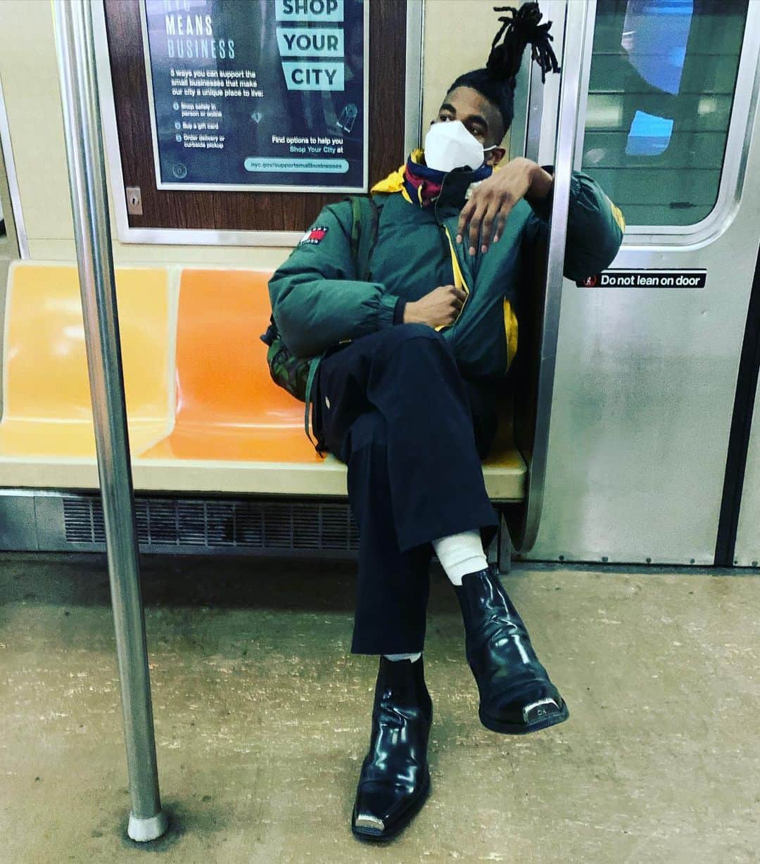 JULIEN D'YSのインスタグラム：「Chic #subway#newyork#february14.2021 #valentines Day ❤️」